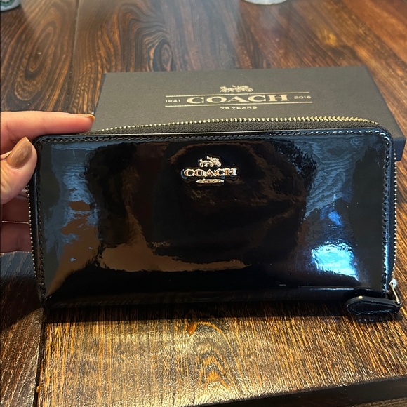 Coach Patent Leather Wallet - Picture 2 of 6